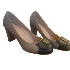 Journee Collection Heels Taupe and Black with‎ Bow On Toe Size 8